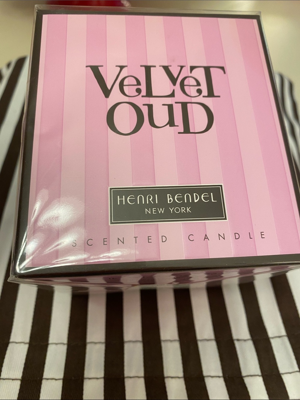 NIB Henri Bendel Velvet Oud Candle.